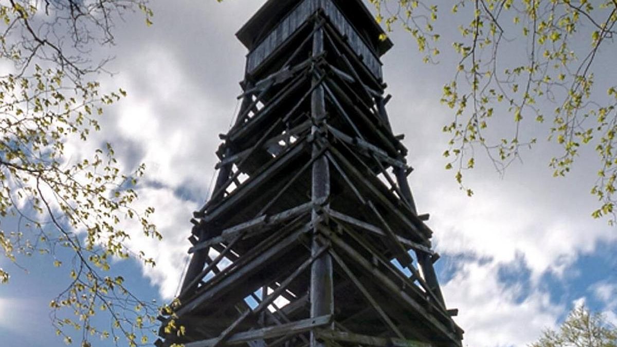 Turm des Anstoßes: Der Plesseturm ist wegen fehlender Standsicherheit gesperrt. Bild: Jürgen Katzer